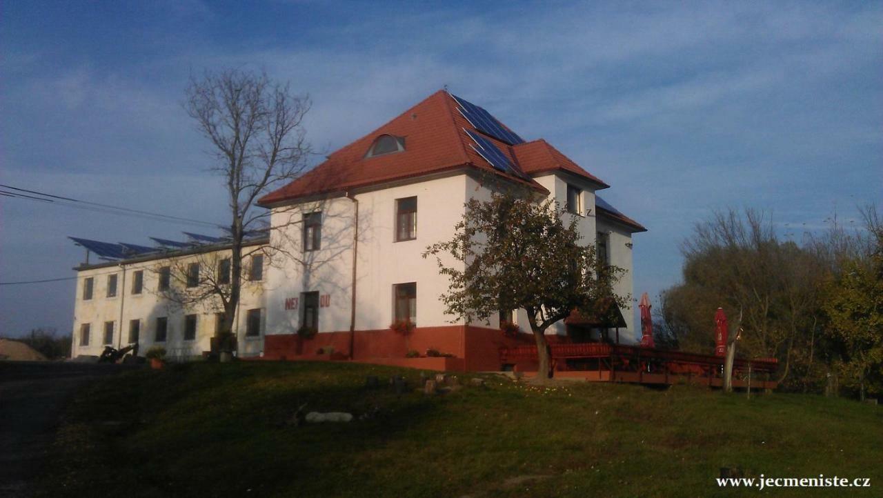 Hotel Jeleni Farma Jecmeniste Vrbovec Exterior foto